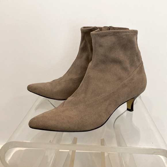 Bella Vita Shoes - Bella-Vita Italian Suede Nude Booties